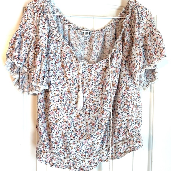 American Eagle Outfitters Tops - American Eagle Outfitters Floral Blouse - Multicolor